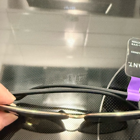 Foster Grant Sunglasses with Black Frame NWT - Picture 6 of 6